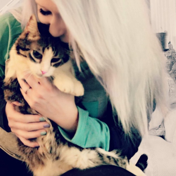 Meet your Posher, Mandy - Picture 1 of 2